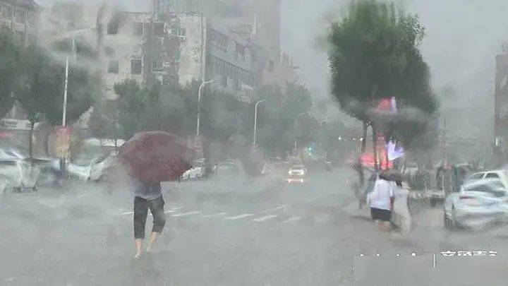 下大暴雨的困境与温馨日常趣事