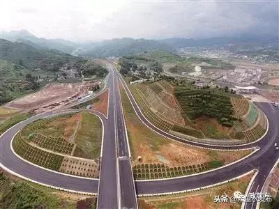六威高速公路最新消息,六威高速公路最新消息与一家小巷中的独特小店探秘