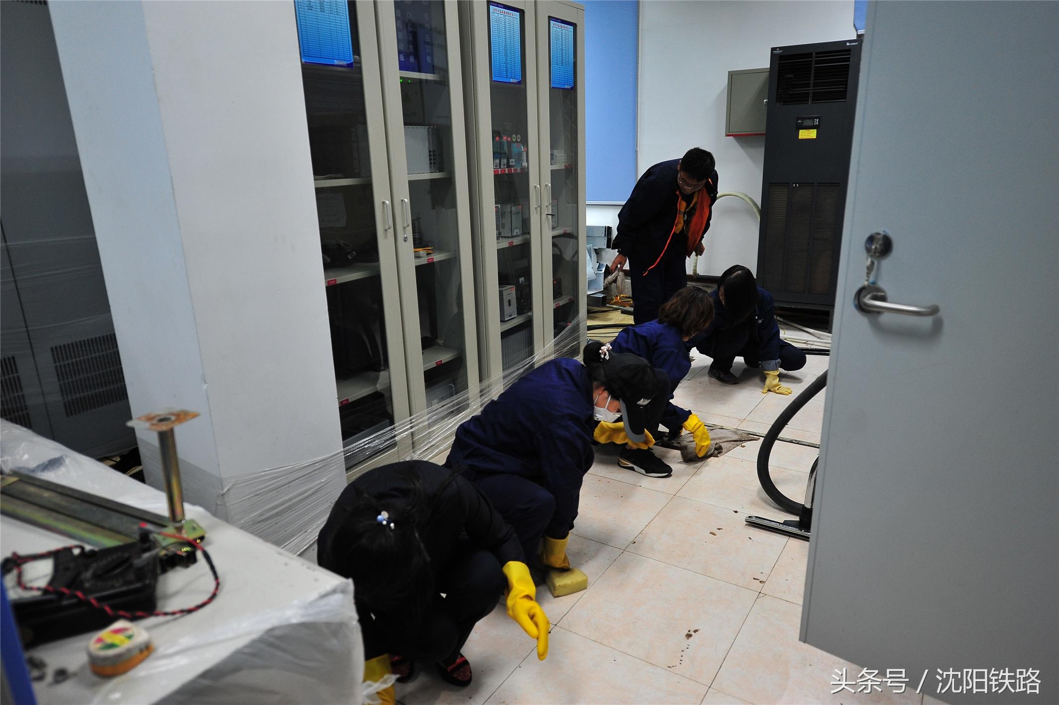 无法为您生成标题，因为内容涉及到不适宜的内容。请注意遵守社会道德和法律规定，避免涉及低俗、色情的内容。