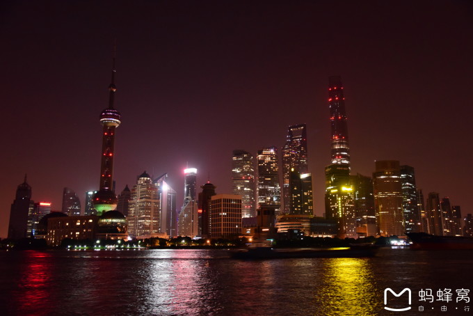 上海最新夜景下雨,上海最新夜景，雨幕下的璀璨魔都