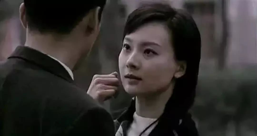 黄依依最新观点解读，全面探讨其影响力与见解