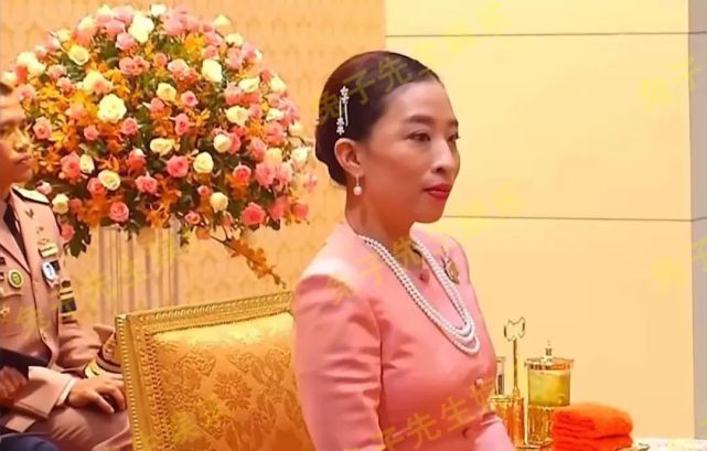 太妃最新风尚，重塑自信，笑迎新人生篇章