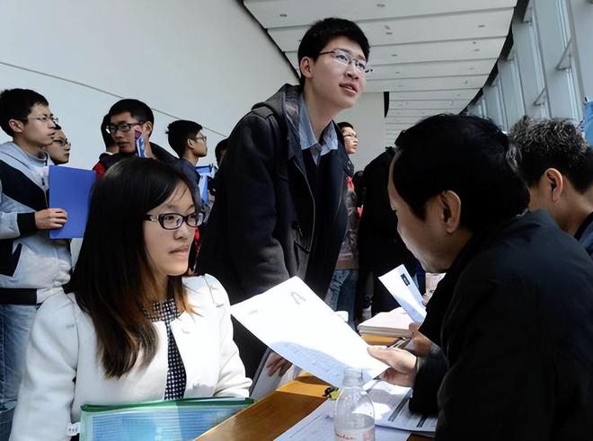 大学生求职遭遇校招秒拒，勇敢追问原因并探寻未知机遇