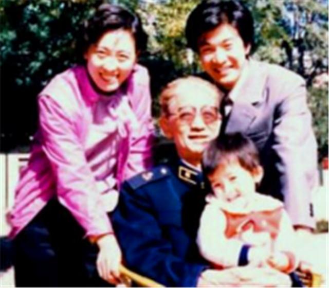 女生多次投简历被拒背后的原因解析，招聘人员带你探索求职小巷的独特小店故事