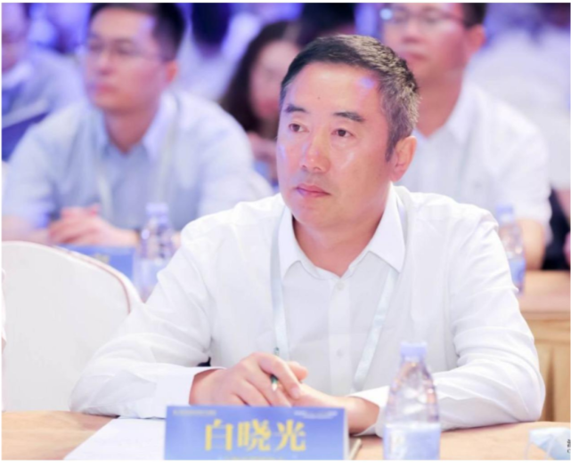 中央组织部决定，白晓光履新之旅开启