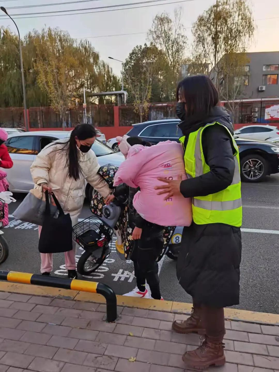 🔥教育局对取消家长护学岗建议的回应，热议背后的考量与决策方向🌟