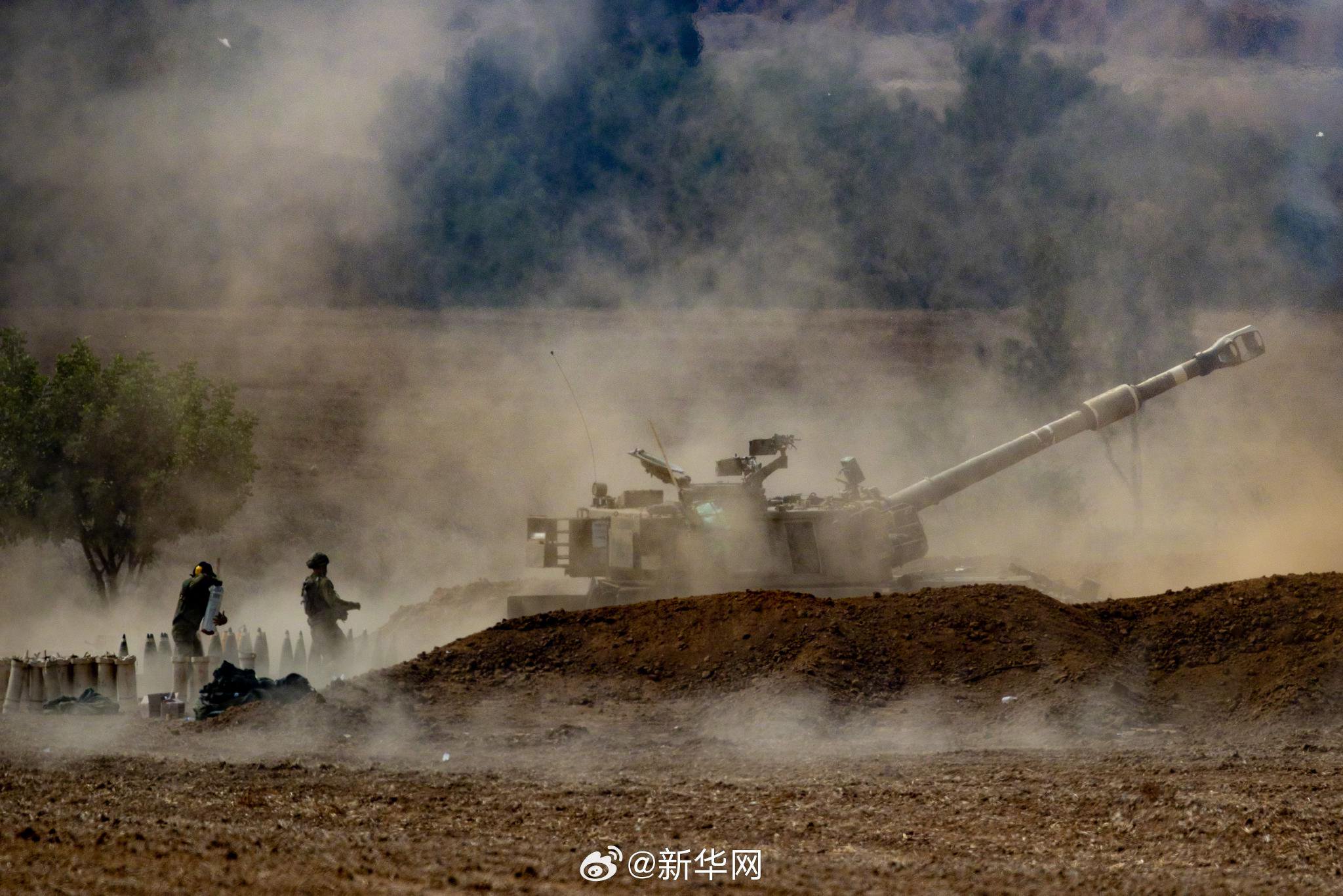 基于提供的内容，以下是一个标题建议，，和平之旅遭遇争议，以军涉嫌对联黎部队使用白磷，探索自然与远离误解的挑战，涵盖了内容中的关键信息点，包括和平之旅、军方的行为（使用白磷）、探索自然美景与内心的宁静，以及远离尘嚣与误解的旅程等要素。同时，也通过遭遇争议这一表述，突出了问题的涉政性质。