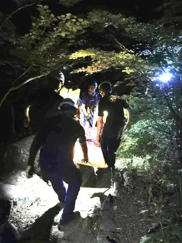 退休教授嵩山野线徒步坠崖不幸身亡，一次探险的终点