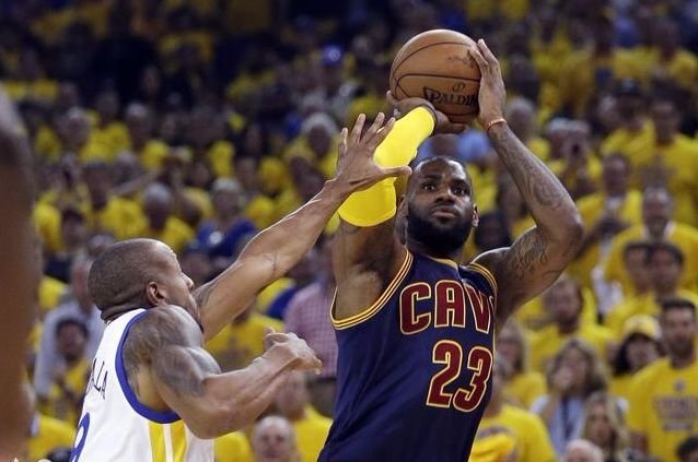 詹姆斯荣膺NBA历史打铁王称号