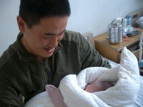 双胞胎儿死亡事件引发关注，智能监护系统重塑母婴安全体验的挑战与前景