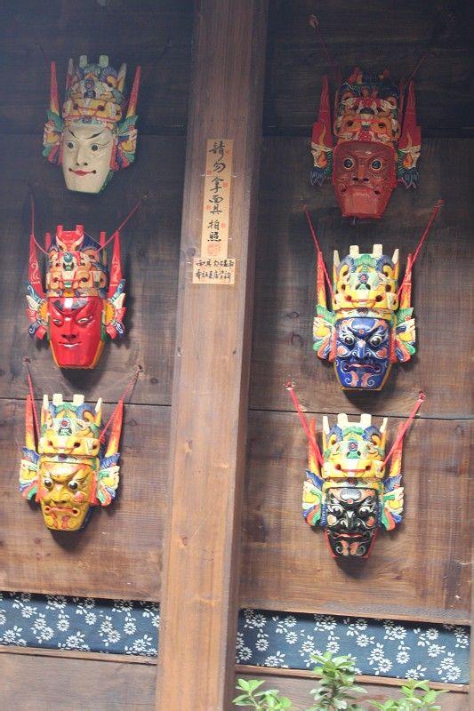 探秘小巷特色小店，缓慢停车的挡位选择指南