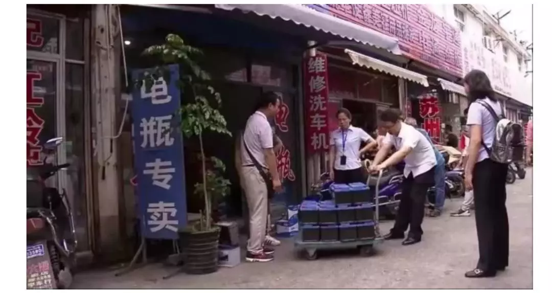 电池价格持续上涨背后的原因，探寻小巷神秘电池小店的秘密