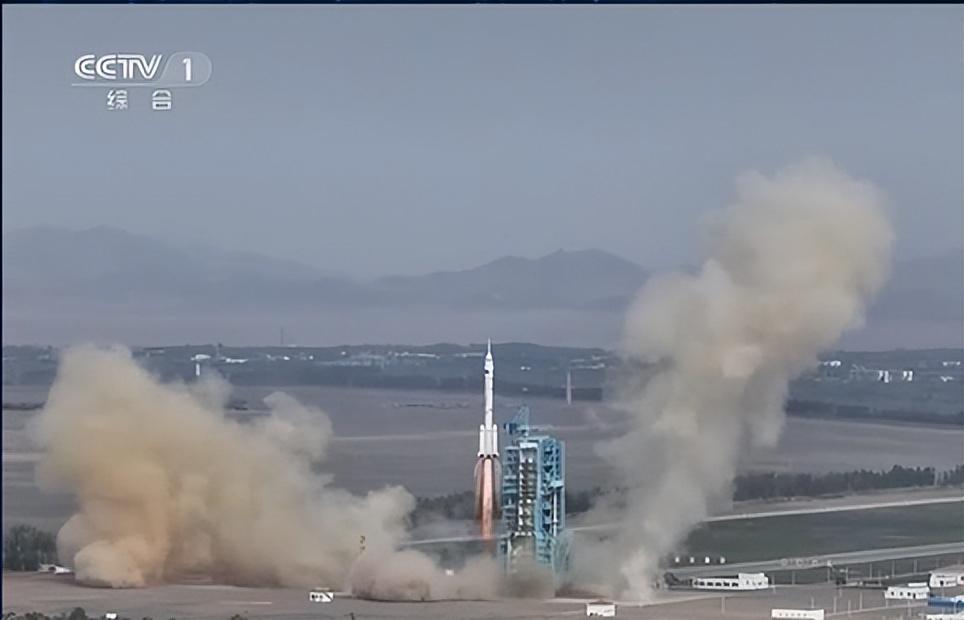 航天员太空会师，自信成就梦想，变化开启无限可能之旅