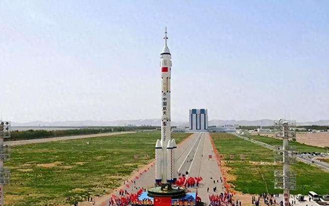 神舟十九号出征探索宇宙新里程碑，科技巨擘引领未来生活