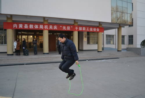 男子篮球场暴力踹人事件，警方介入处理流程指南
