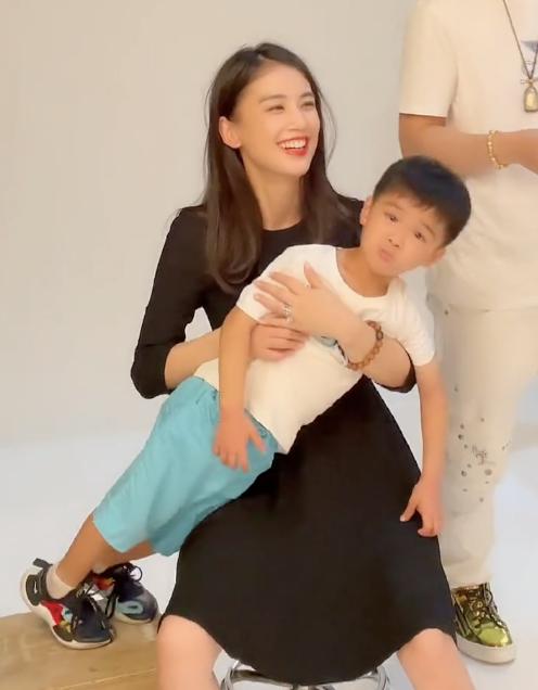 再见爱人导演辟谣黄圣依杨子剧本传闻，深度解读背后的真相