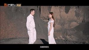 揭秘再见爱人导演辟谣黄圣依杨子剧本传闻，幕后故事大揭秘？
