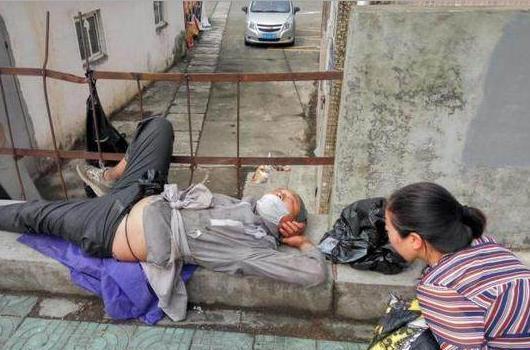 因病去世被误传为当街杀人？探究真相与疗愈力量