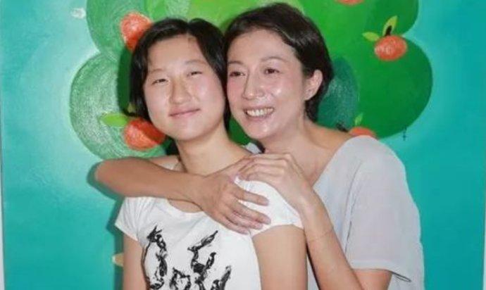 离家出走的少女，社交账号背后的励志故事与成长轨迹