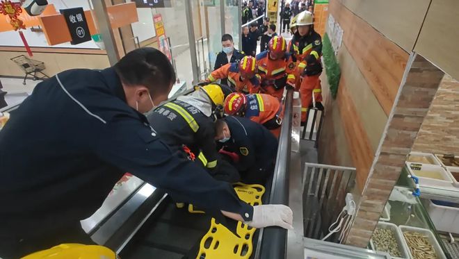 男子电梯被困整夜生命垂危，电梯安全与健康风险警钟长鸣