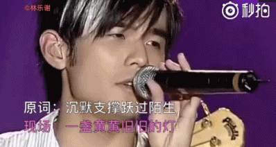 岳云鹏国外演出提词器故障，舞台挑战意外上演