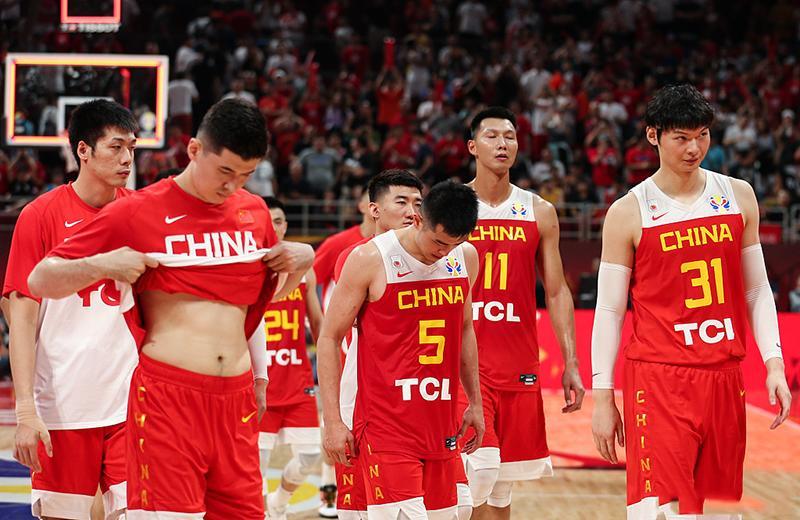 北汽男篮主场惊险翻盘，荣耀之战的胜利时刻！