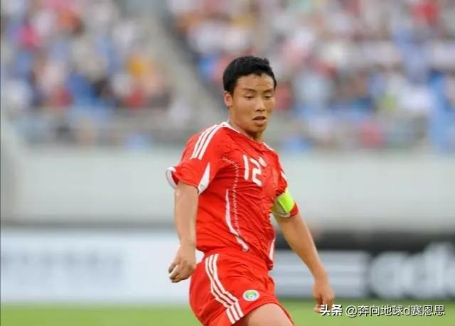 武磊右膝半月板伤势加重，多方观点碰撞分析，沪媒深度报道