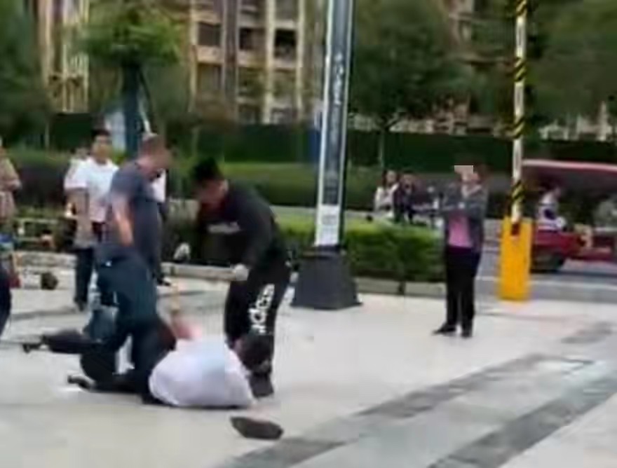 男子进小区被拦辱骂保安事件处理指南，从初学到进阶，全方位应对策略