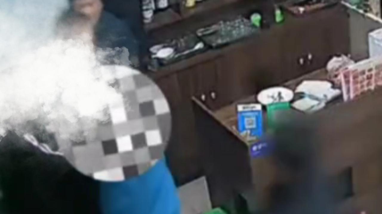 官方通报，干部饭店院内小便挑衅事件处理情况