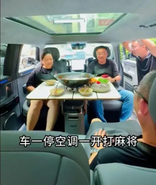 副总裁车上吃火锅引发争议，全网热议不断
