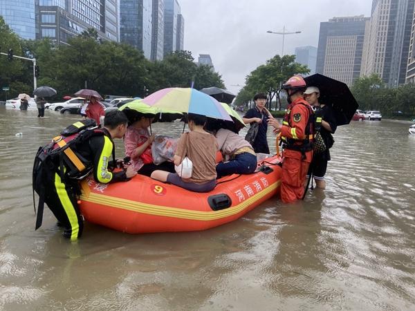 男子橡皮艇冒险之旅，从湖南划行至上海挑战之旅