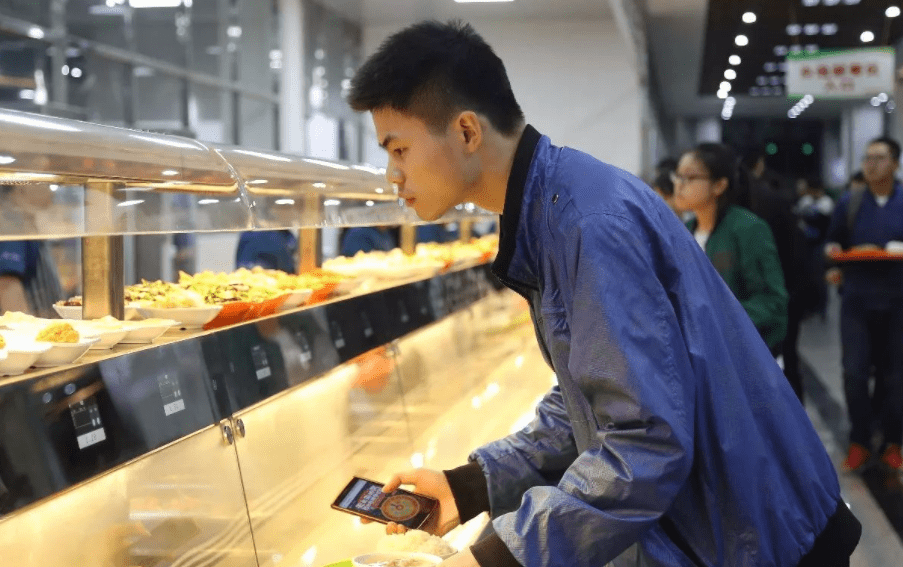 男生食堂遭遇无视与特色小店的奇妙缘分