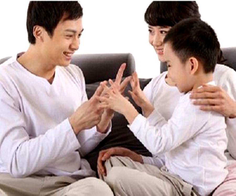 夫妻争执引发危险行为，两娃被置于窗外引发关注