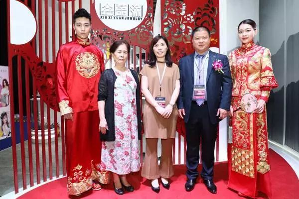 特教老师为盲人女孩送嫁衣，科技与生活的融合温暖人心
