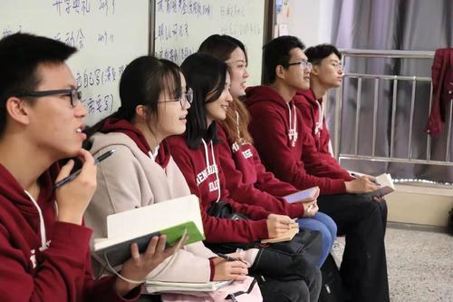最新国外招聘,最新国外招聘，多元视角的探讨与观点分析