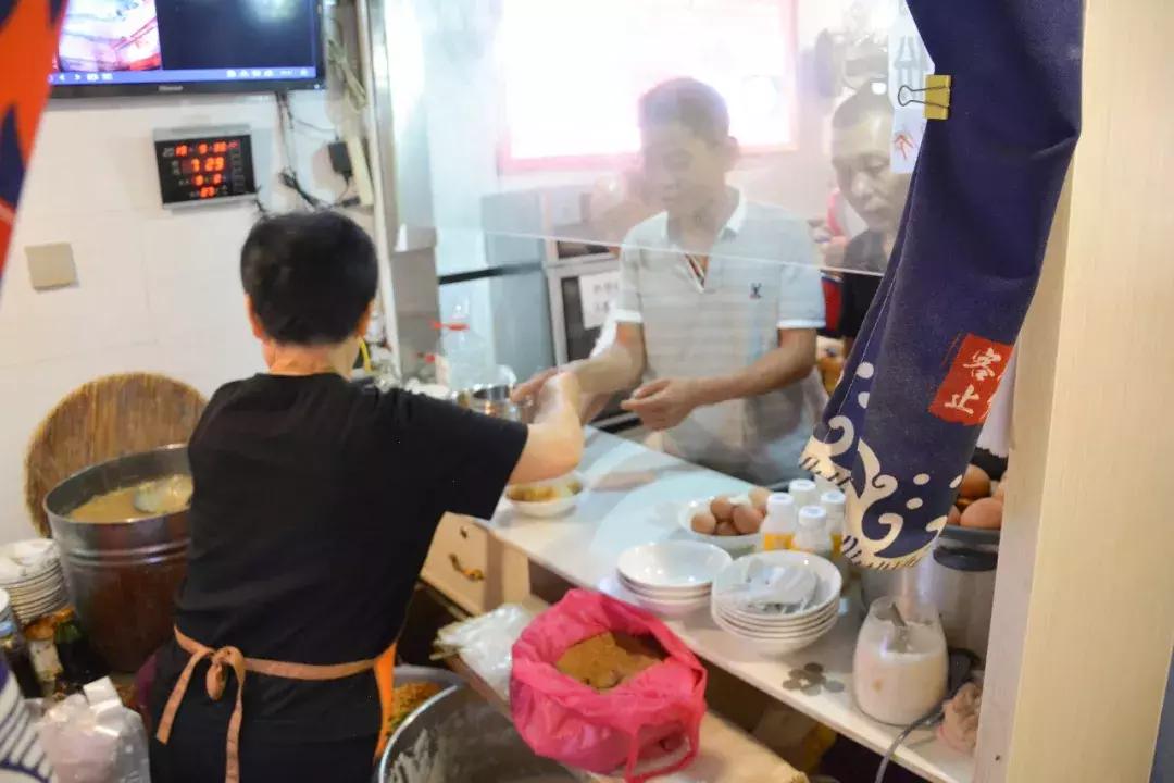 最新企业标准下的独特小巷风情小店探秘