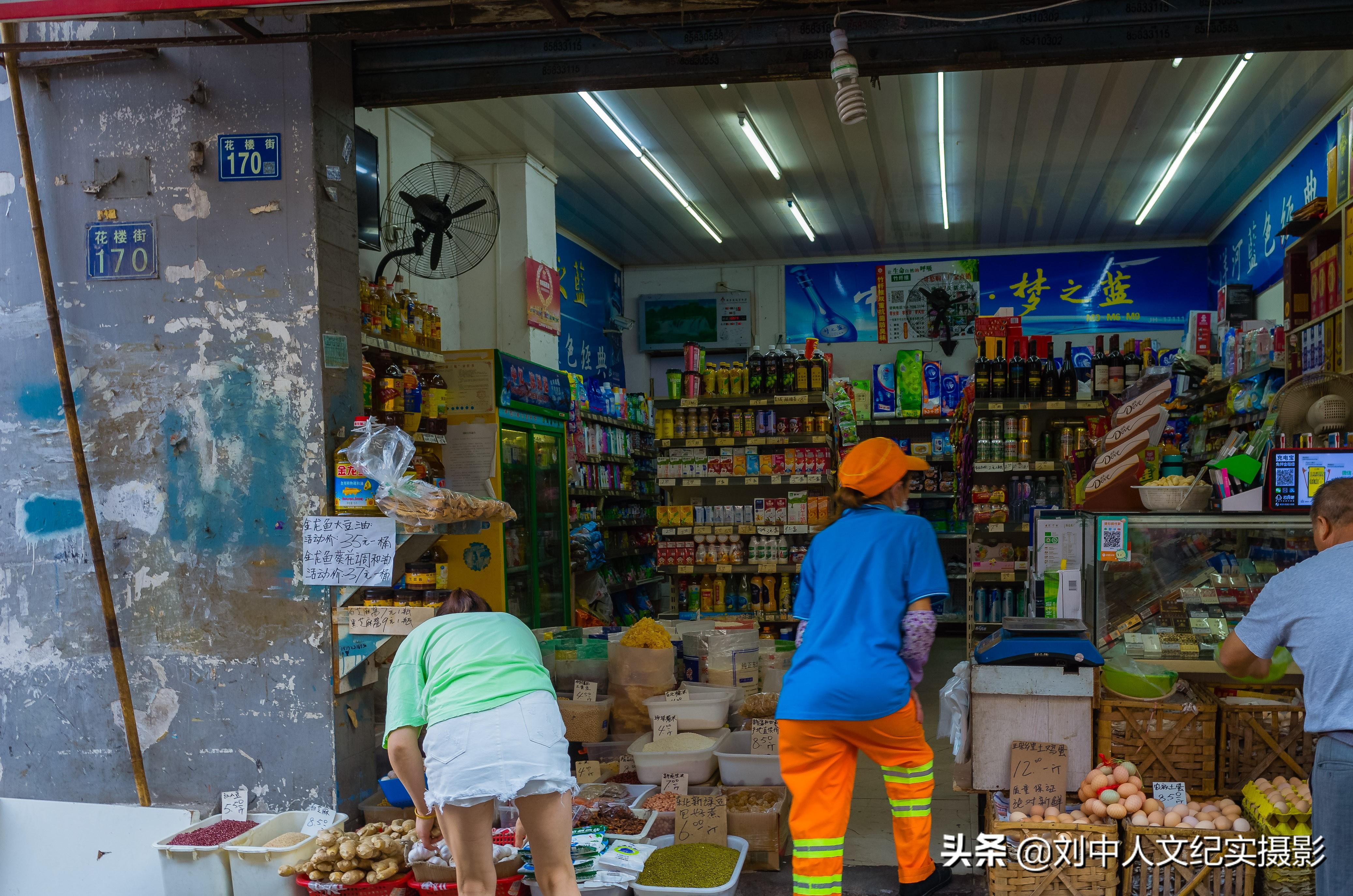 黄晓明杨颖最新动态及小巷深处的特色小店探秘揭秘