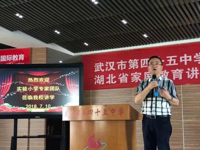 最新升学宴主持词，小巷深处的独特盛宴庆典