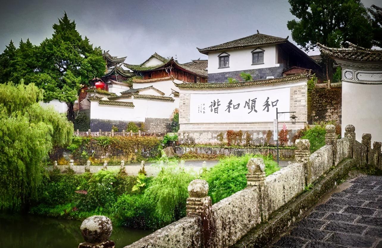 摩托罗拉最新款手机，小巷深处的科技探索