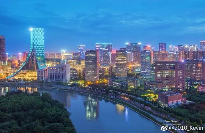 成都最新动态，变化中的城市与自我成长的自信与成就感