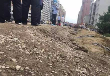 女童被埋施工路面最新,女童与施工路面的奇妙冒险