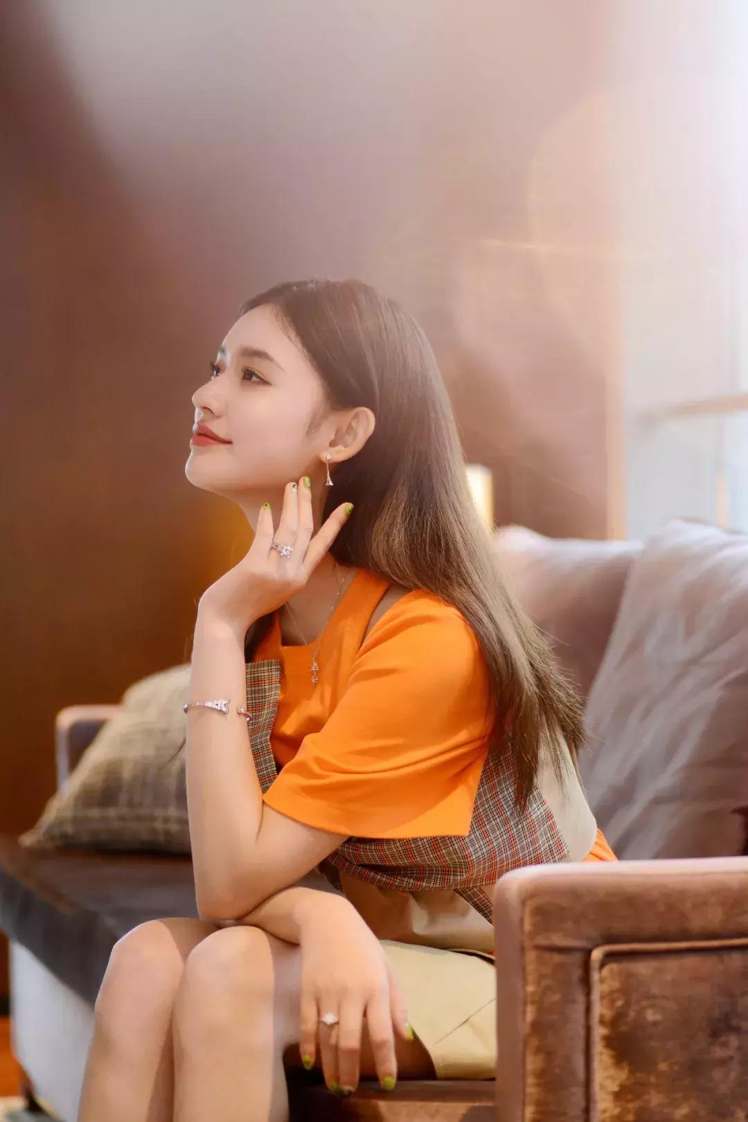 林允最新美图，星光璀璨，引领时尚潮流