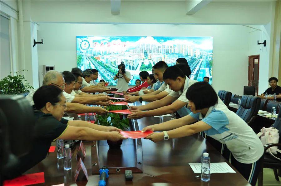 武汉沙县小吃最新转让，传统美食的传承之旅启动