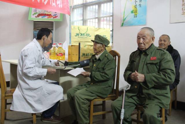 带病返乡军人的温暖故事与特色小店，最新政策解读与小巷中的关怀