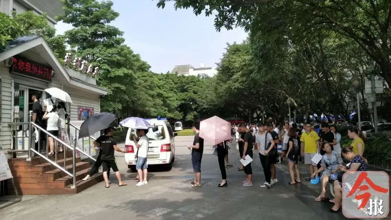 湖南汨罗的温馨日常，友情与陪伴的喜悦时刻