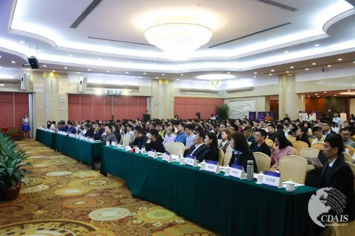 2024新澳兔费资料琴棋,数据解析引导_动态版25.652
