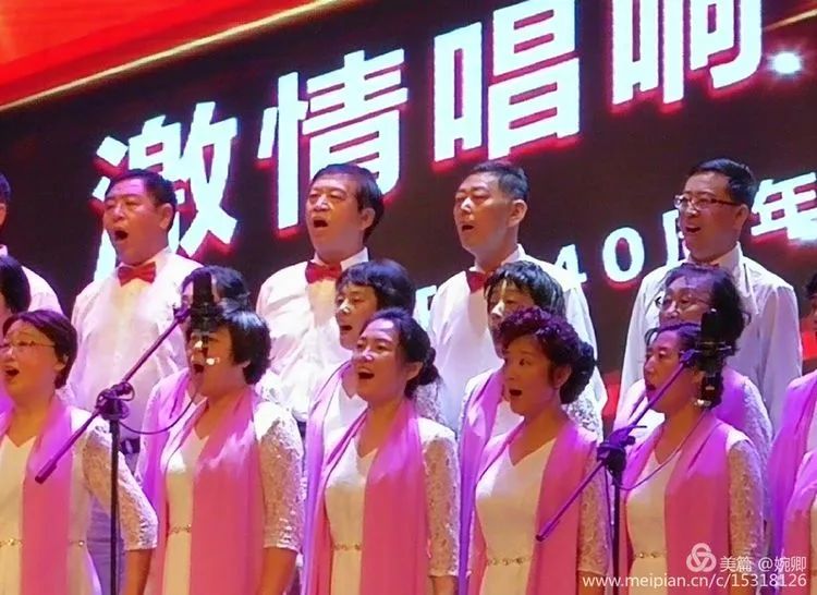 班级合唱比赛，自然美景中的心灵交响之旅