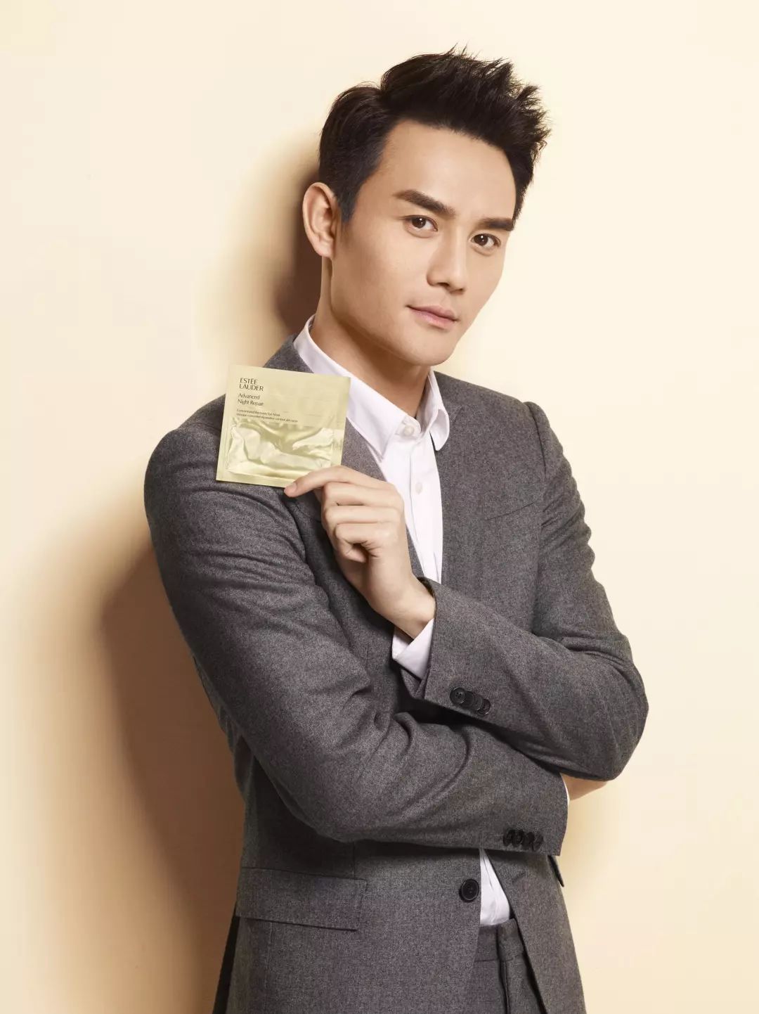 中国帅气男明星的宁静之旅，与大自然的亲密接触
