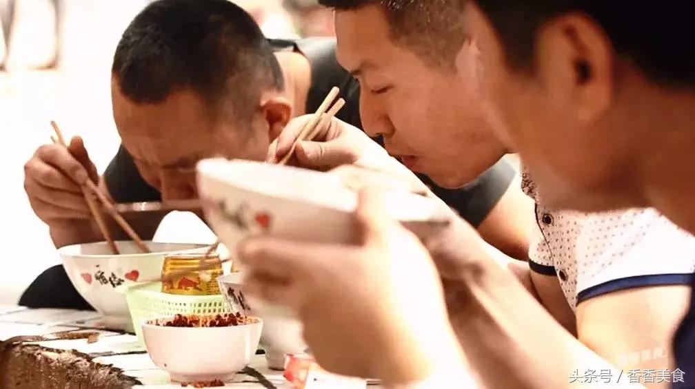 美国原油连续行情走势图，活力四溢的励志故事之旅