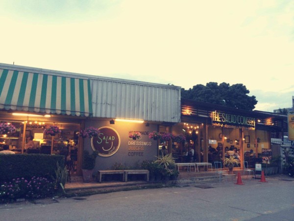 中青宝重组最新动态及小巷深处的特色小店探秘